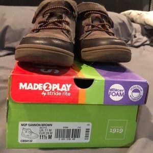 Boys fall boots size 11.5